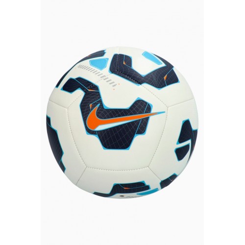 Nike Pitch 24